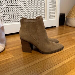 Marc Fisher Eilise Suede Pointed toe Block Heel Bootie Womens 9